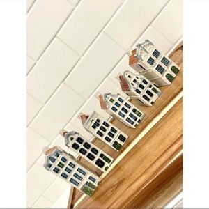 Six Delft houses in excellent condition